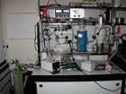 Vacuum station for gas filling